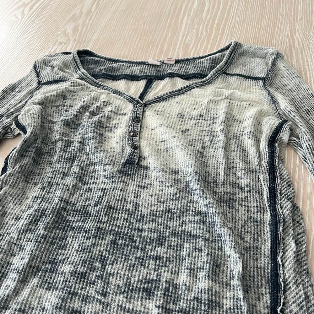 Melrose and Market long sleeve blue white bottom Henley sz M medium